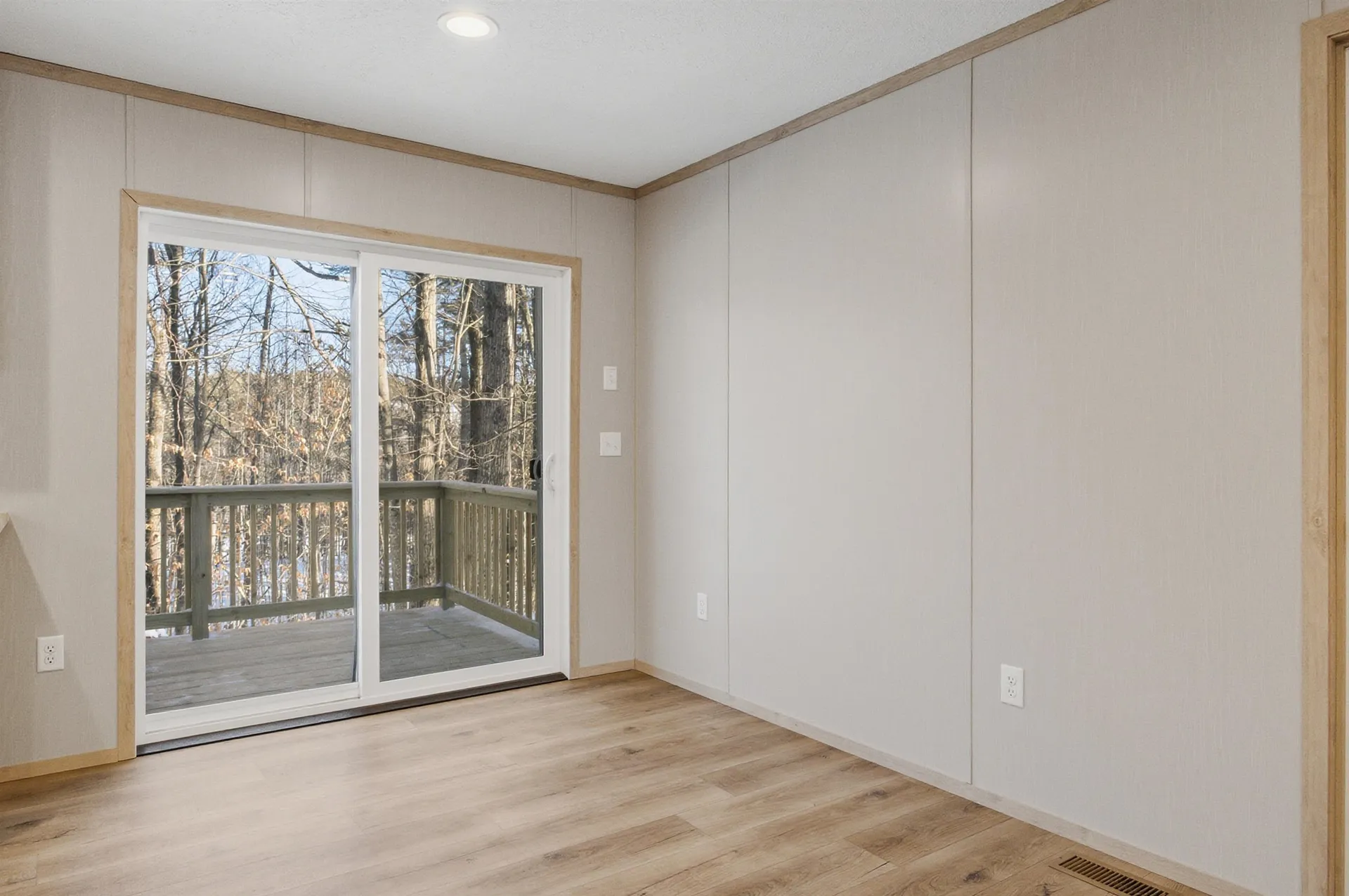 27 Bond Street Franklin NH 03235