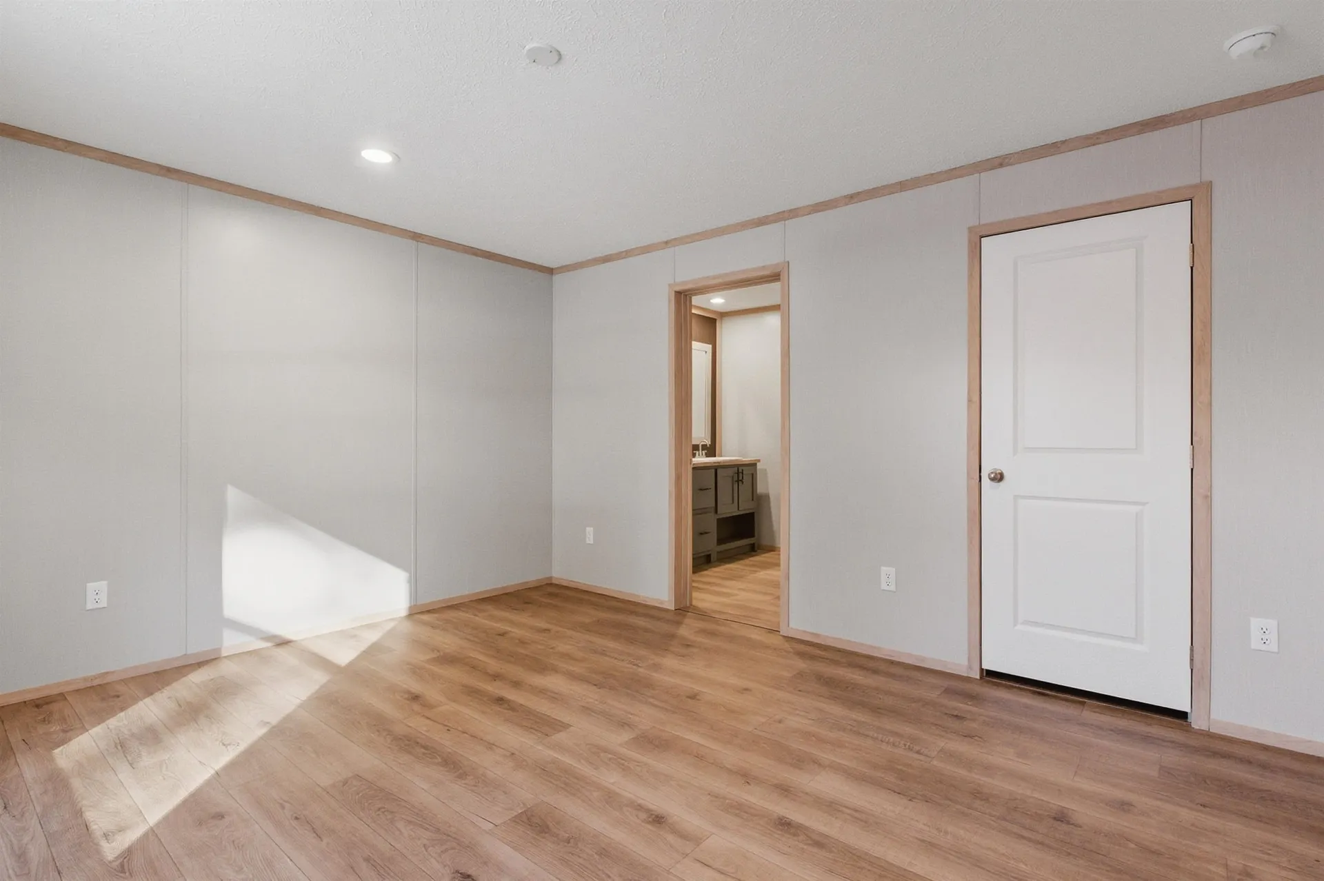 27 Bond Street Franklin NH 03235