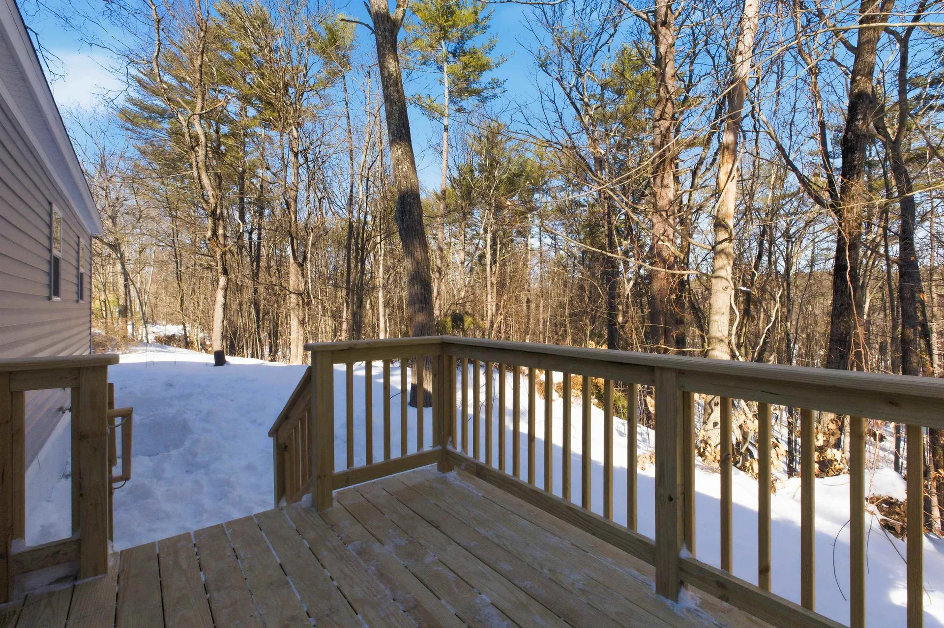 27 Bond Street Franklin NH 03235