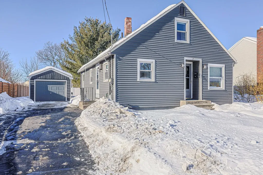 7 Mount Vernon Street Nashua NH 03064