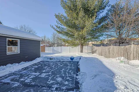 7 Mount Vernon Street Nashua NH 03064