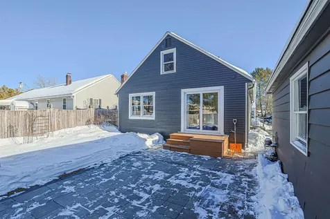 7 Mount Vernon Street Nashua NH 03064