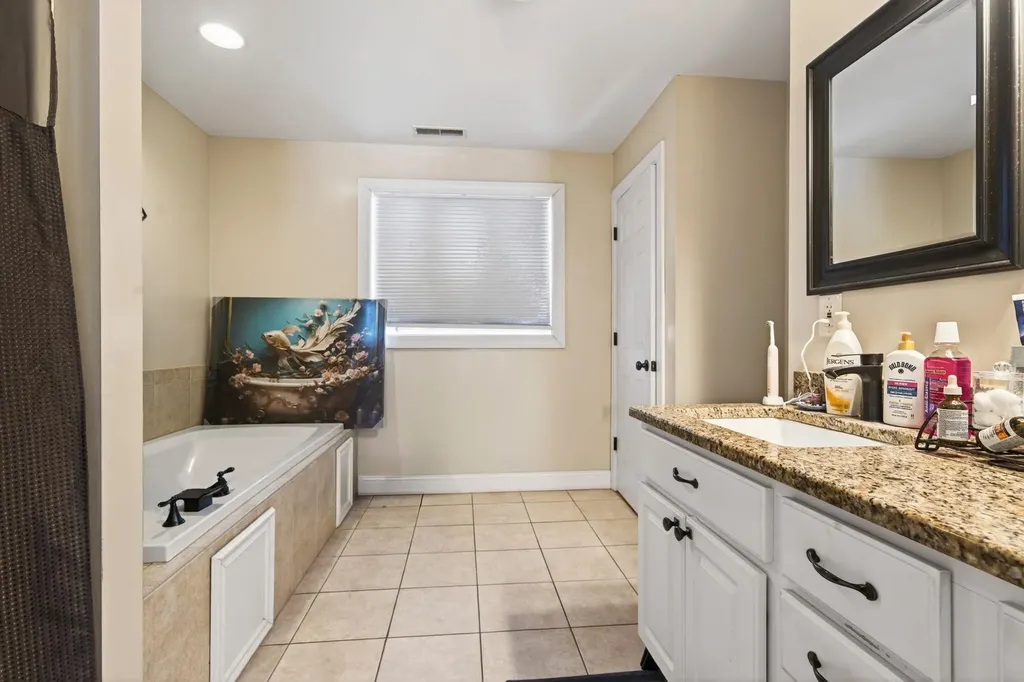 1 Scenic Lane Hudson NH 03051