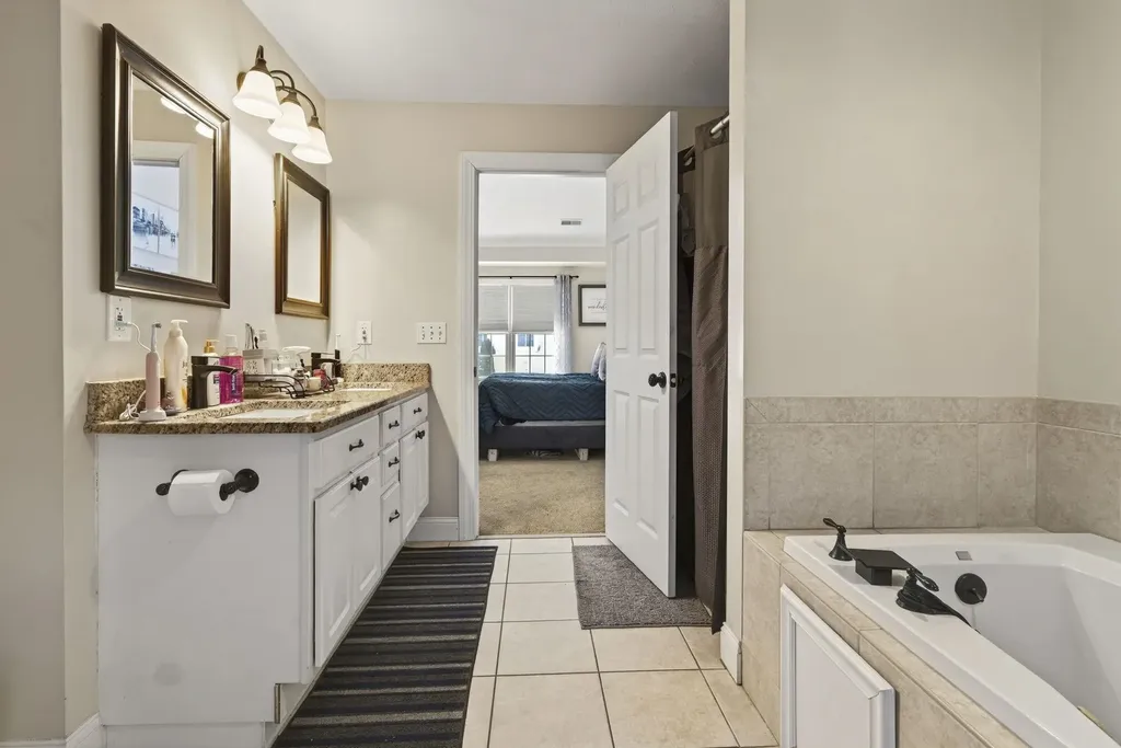 1 Scenic Lane Hudson NH 03051