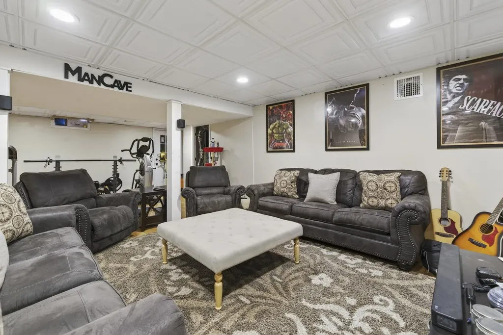 1 Scenic Lane Hudson NH 03051