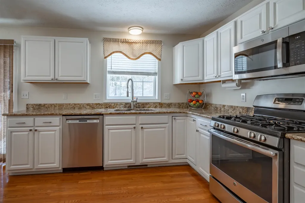 20 Georgetowne Drive Nashua NH 03062