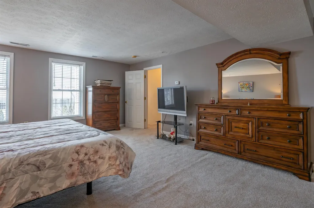 20 Georgetowne Drive Nashua NH 03062