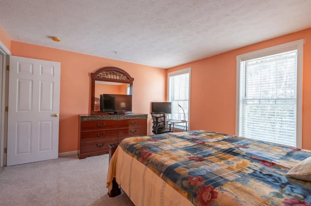 20 Georgetowne Drive Nashua NH 03062