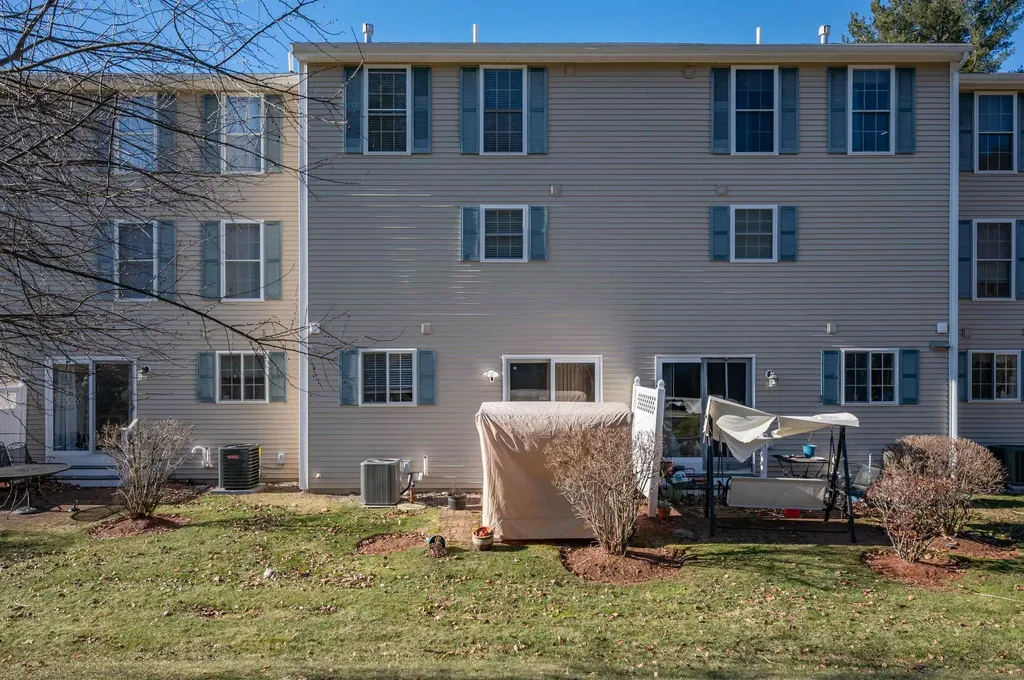 20 Georgetowne Drive Nashua NH 03062