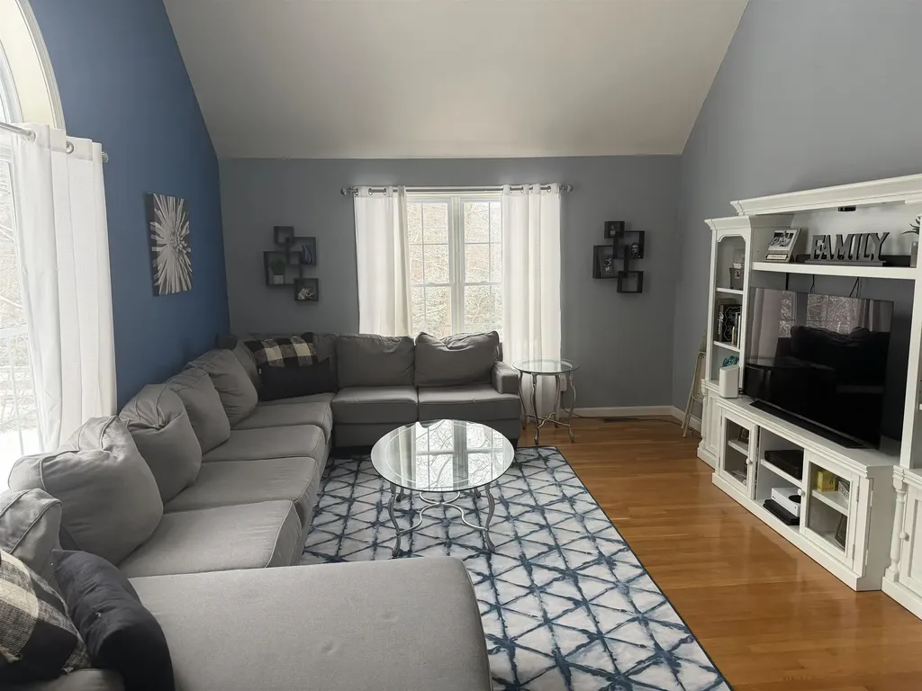 10 Harvard Avenue Auburn NH 03032-3985