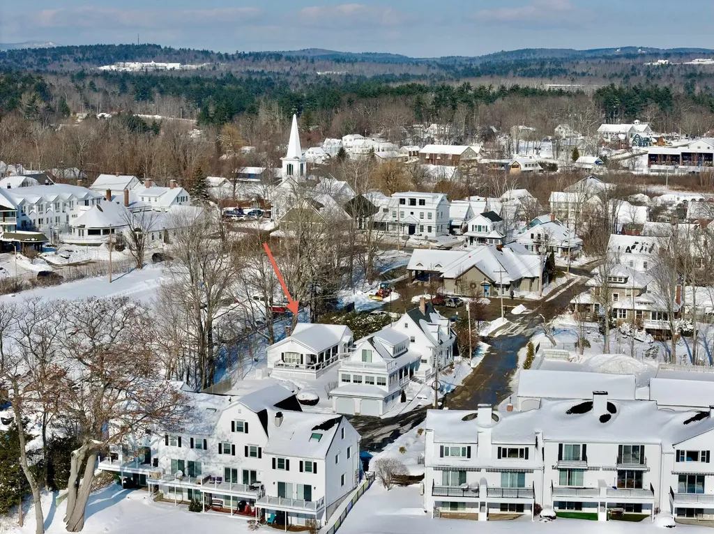 33 Endicott Street Wolfeboro NH 03894