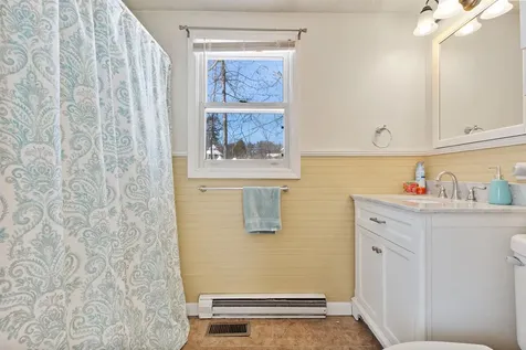 33 Endicott Street Wolfeboro NH 03894