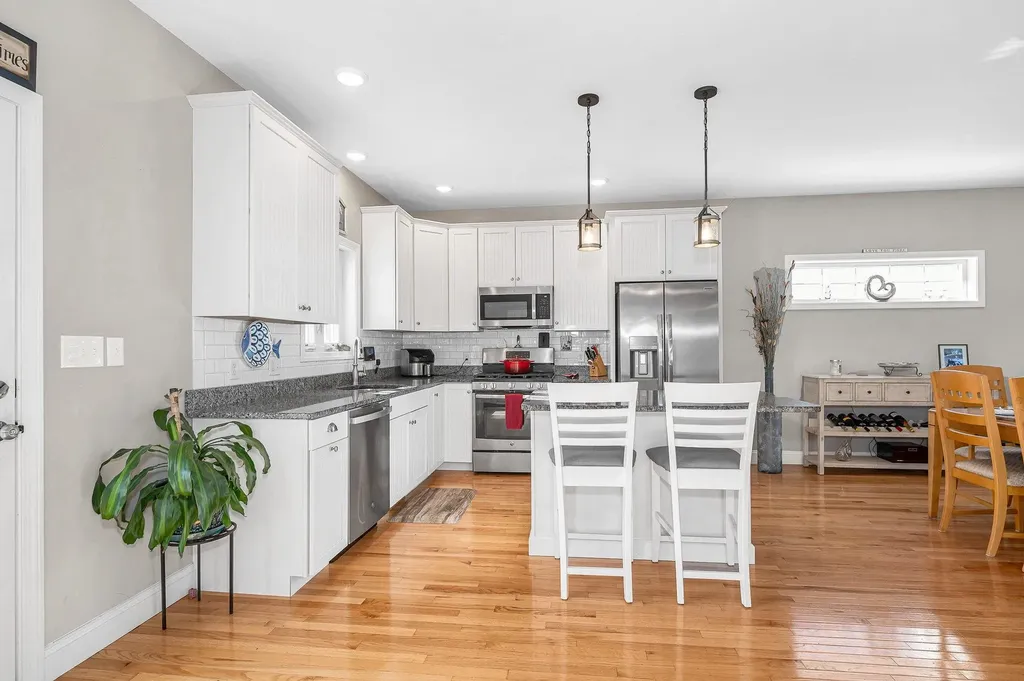 8 Crown Point Circle Merrimack NH 03054