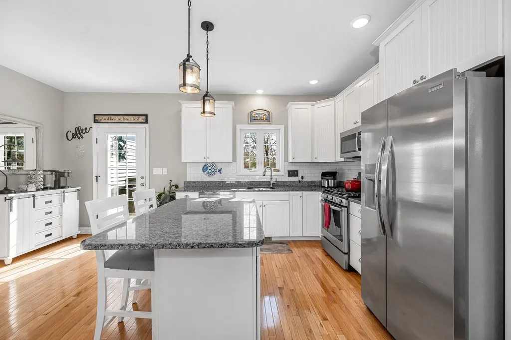 8 Crown Point Circle Merrimack NH 03054