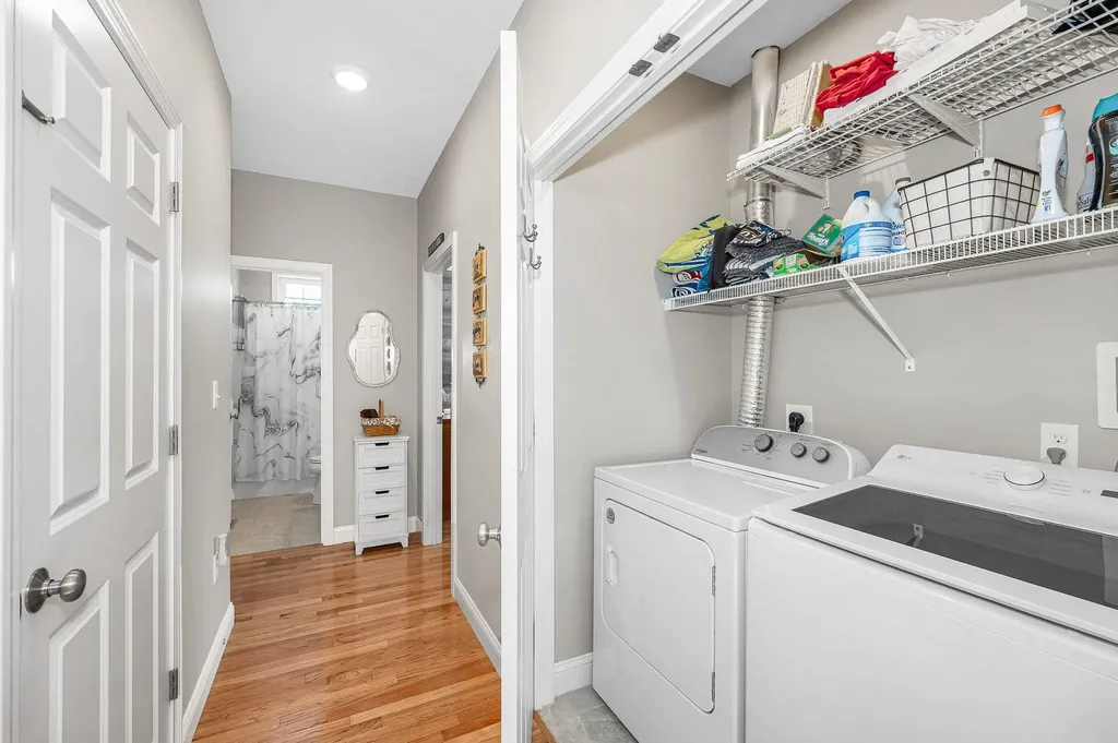 8 Crown Point Circle Merrimack NH 03054