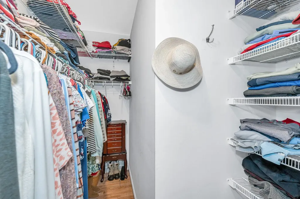 8 Crown Point Circle Merrimack NH 03054