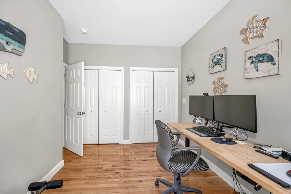 8 Crown Point Circle Merrimack NH 03054