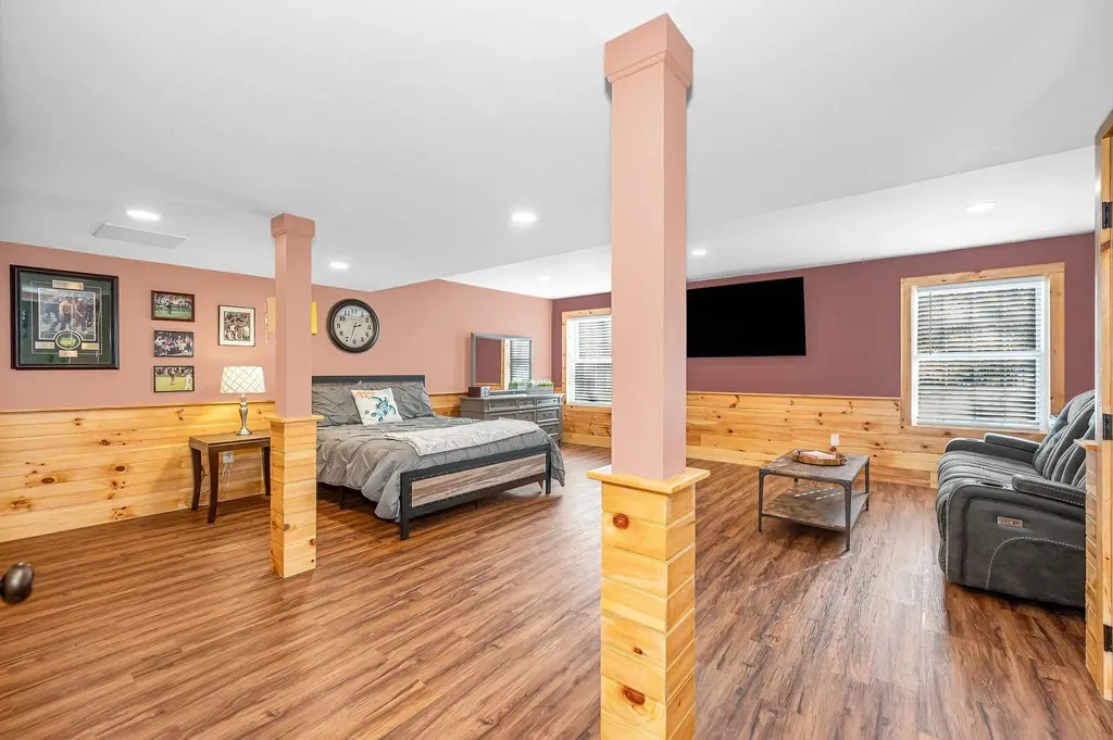 8 Crown Point Circle Merrimack NH 03054