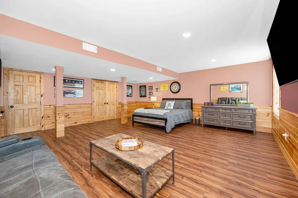 8 Crown Point Circle Merrimack NH 03054