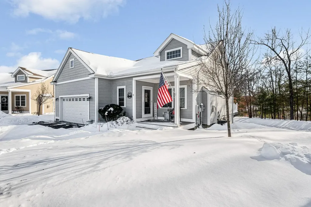 8 Crown Point Circle Merrimack NH 03054