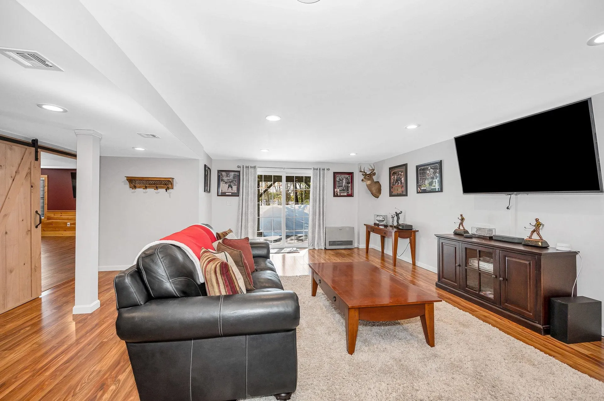 8 Crown Point Circle Merrimack NH 03054