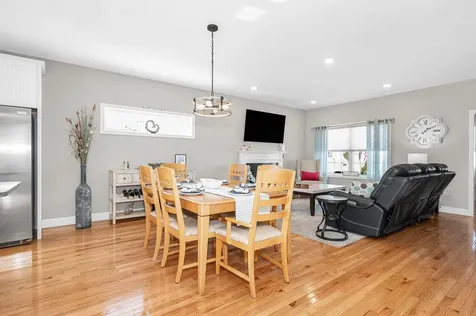 8 Crown Point Circle Merrimack NH 03054