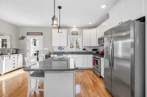 8 Crown Point Circle Merrimack NH 03054