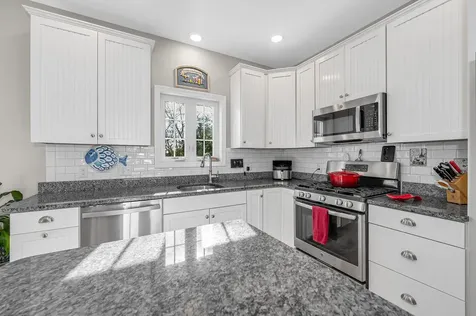 8 Crown Point Circle Merrimack NH 03054