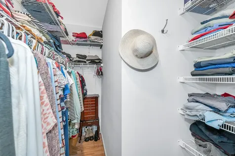 8 Crown Point Circle Merrimack NH 03054