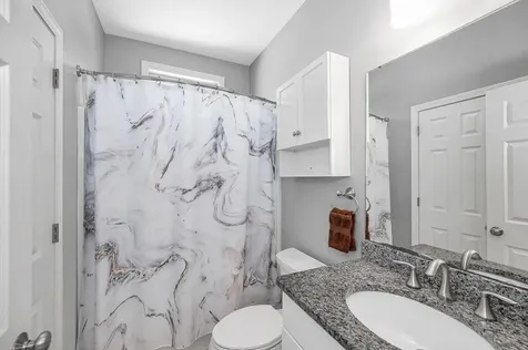 8 Crown Point Circle Merrimack NH 03054