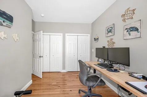 8 Crown Point Circle Merrimack NH 03054