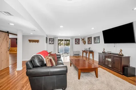 8 Crown Point Circle Merrimack NH 03054