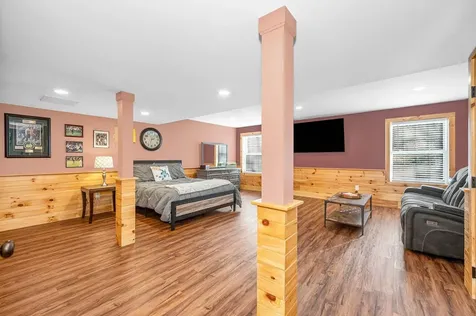 8 Crown Point Circle Merrimack NH 03054