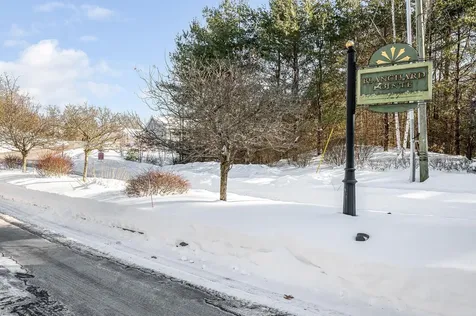 8 Crown Point Circle Merrimack NH 03054