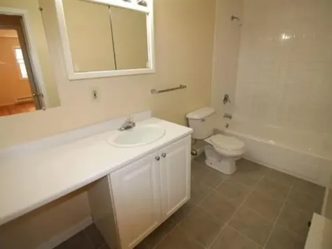 73 East Broadway Street Derry NH 03038