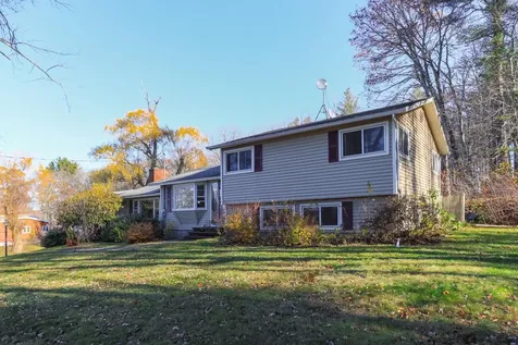11 Wellesley Drive Pelham NH 03076