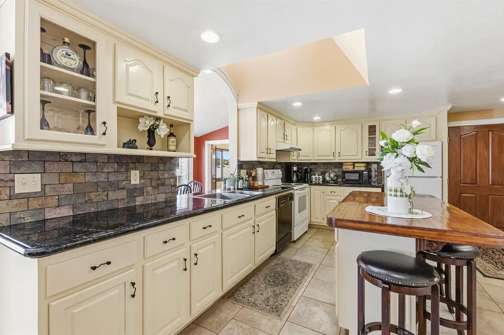 4012 Vt Route 114 Canaan VT 05903