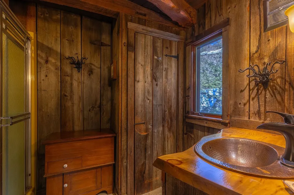 373 Vermont Route 11 Londonderry VT 05148