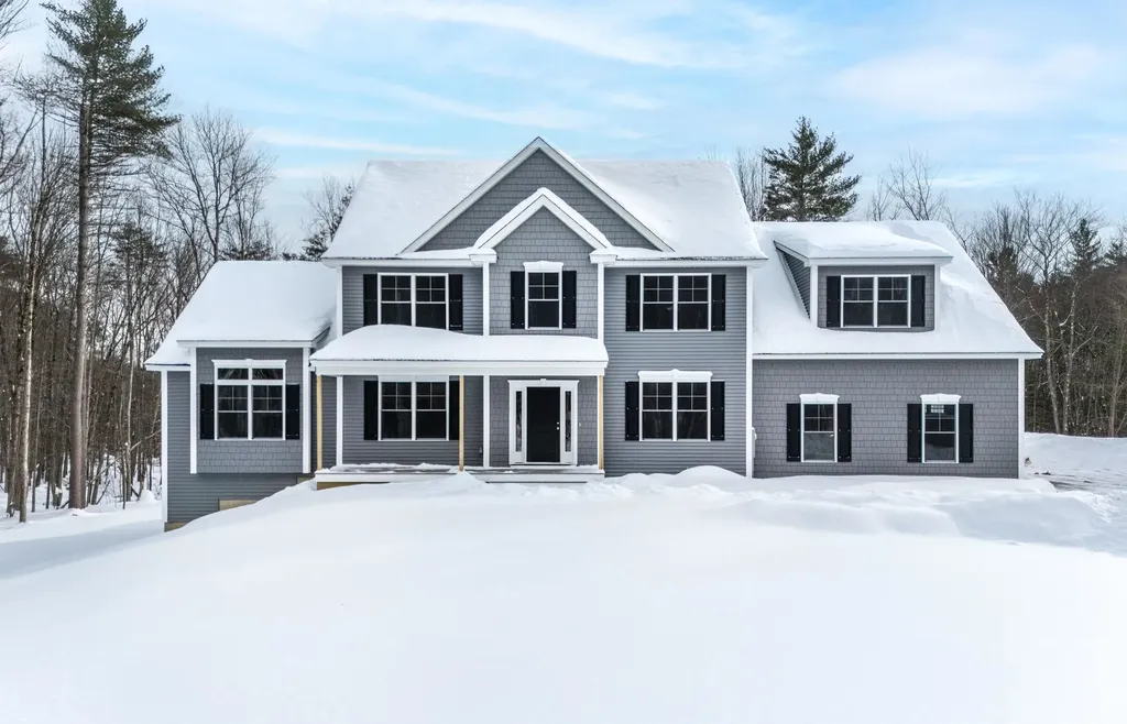821 Cross Country Road Pembroke NH 03275