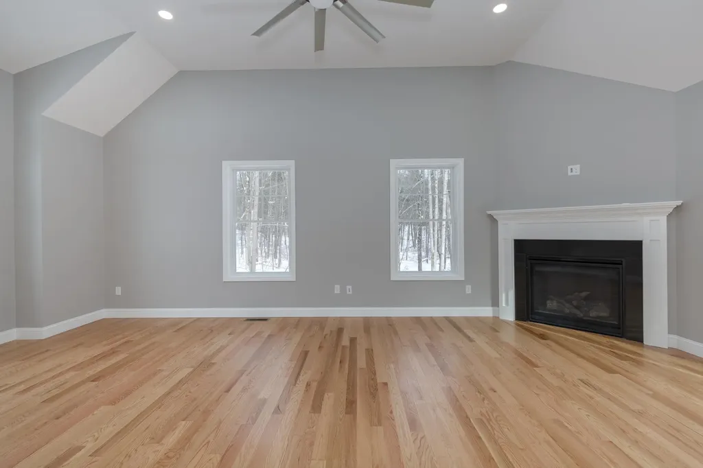 821 Cross Country Road Pembroke NH 03275