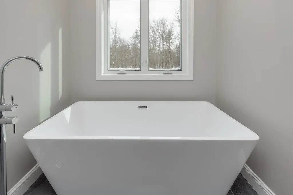 821 Cross Country Road Pembroke NH 03275