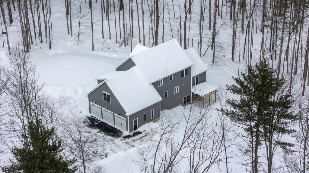 821 Cross Country Road Pembroke NH 03275