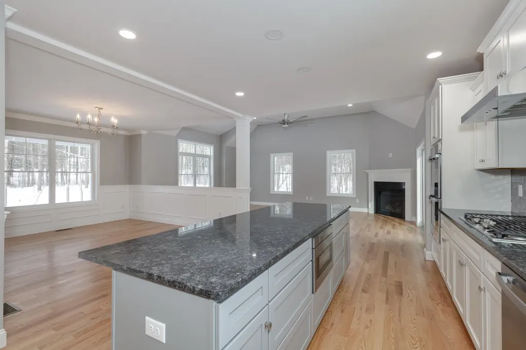 821 Cross Country Road Pembroke NH 03275