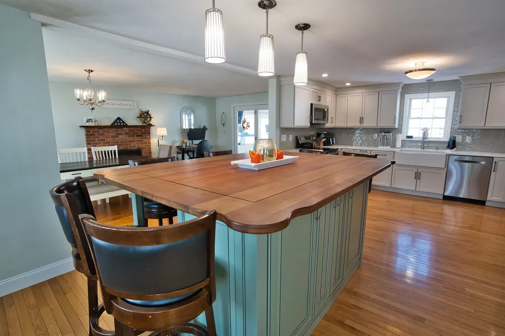 78 Lynwood Lane Manchester NH 03109