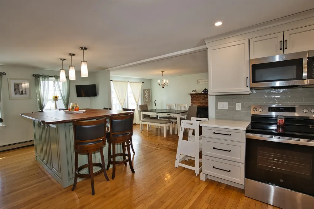 78 Lynwood Lane Manchester NH 03109