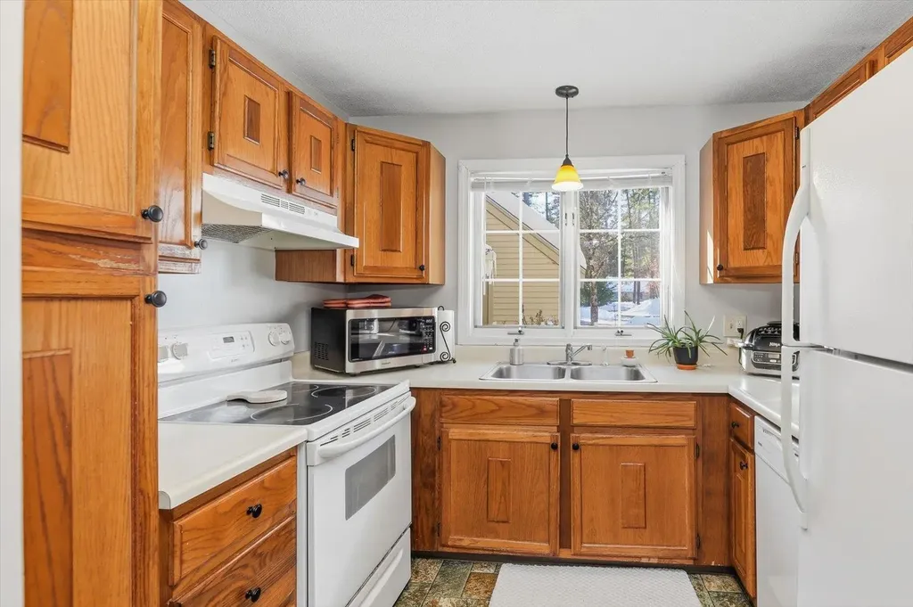 29 Perry Lane Swanzey NH 03446