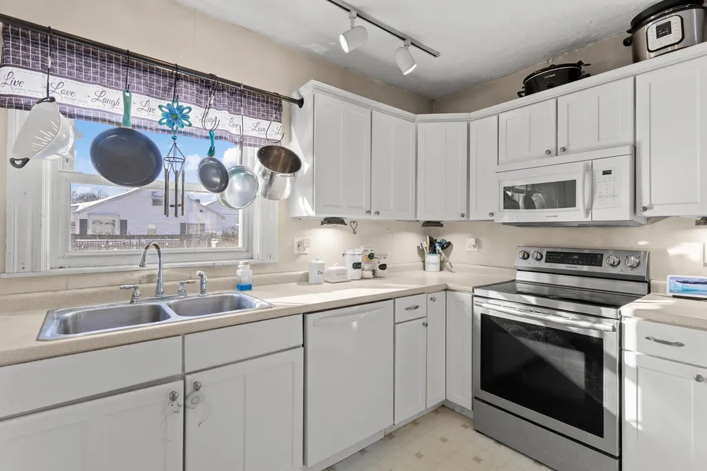 148 Cypress Street Manchester NH 03103