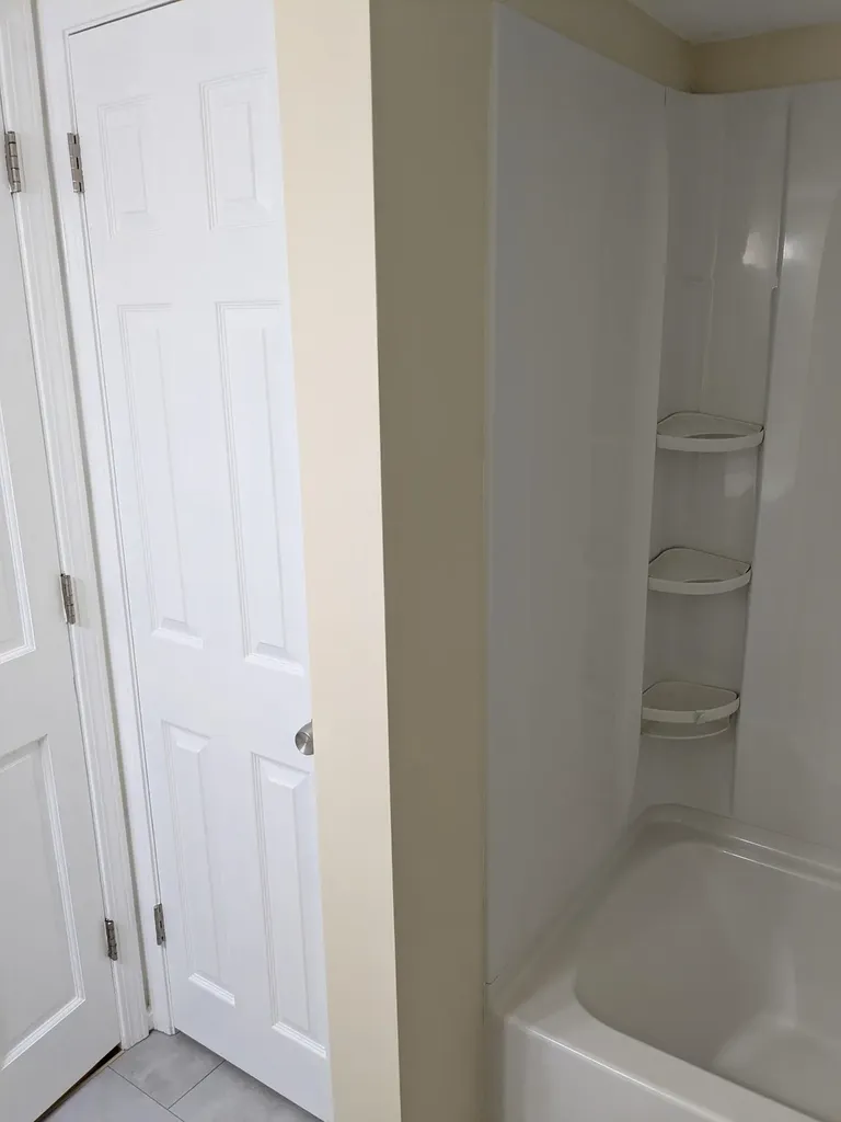 82 High Street Stratham NH 03885