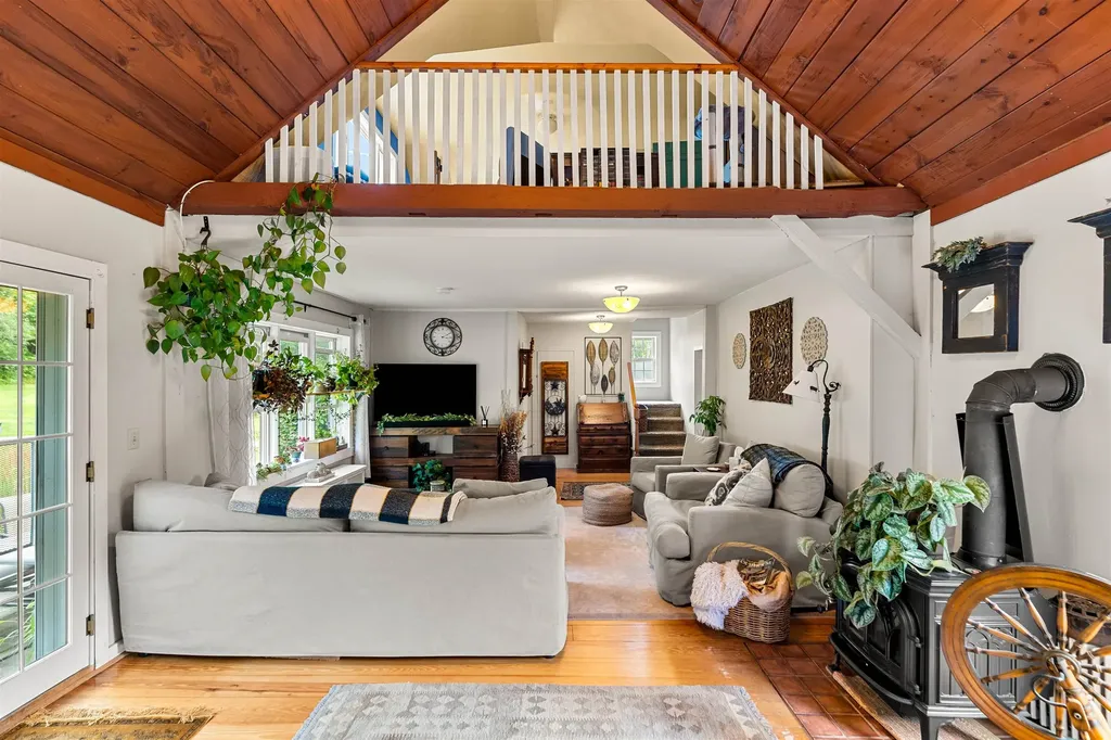 415 Flanders Memorial Road Weare NH 03281