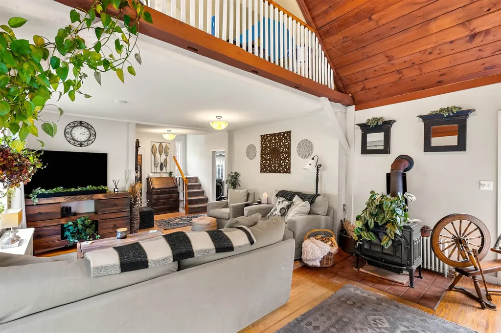 415 Flanders Memorial Road Weare NH 03281